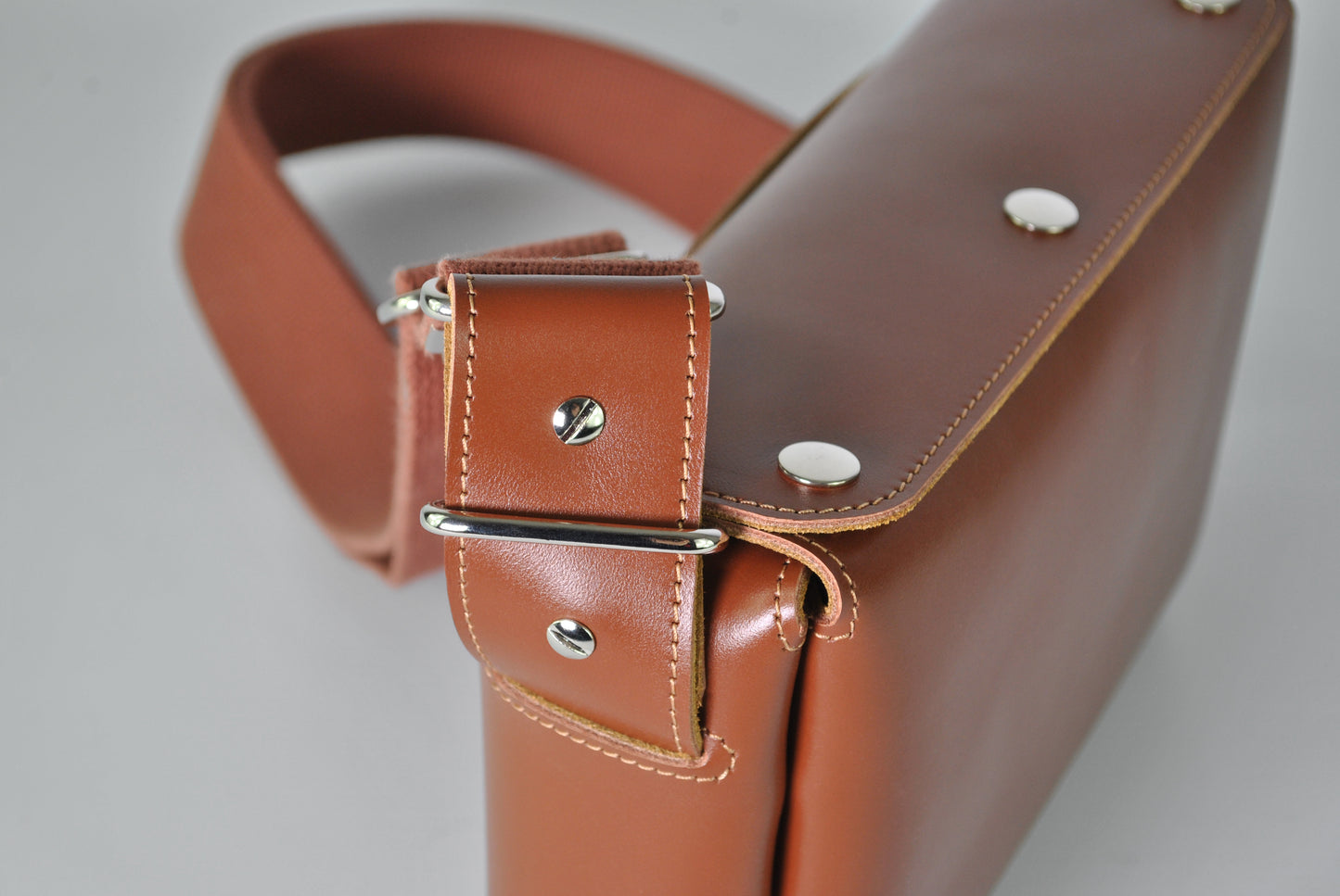 CLASSIC Tan Leather Fox Bag